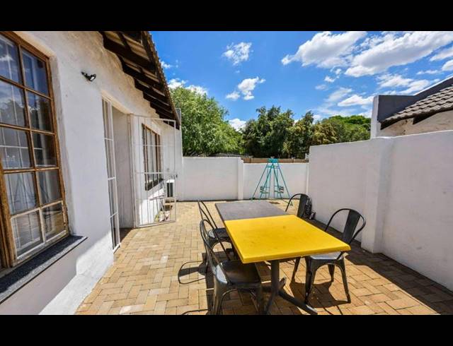 2 BEDROOM TOWNHOUSE FOR SALE IN LANGENHOVENPARK